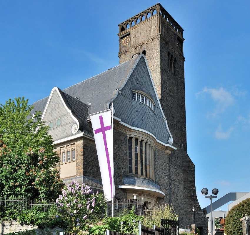 Wuppertal-Hauptkirche-Fahne - Unterschied zwischen Fahne und Flagge